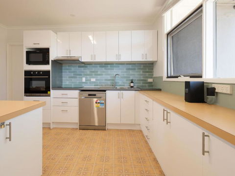 Rosella Perch - Kalgoorlie Accommodation 0