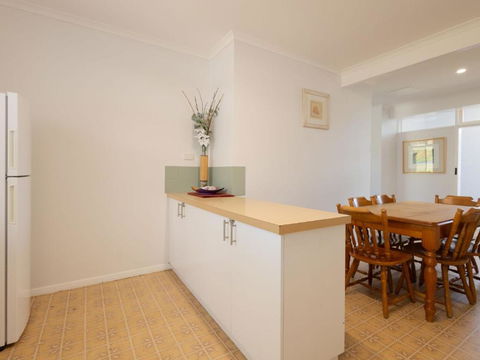 Rosella Perch - Kalgoorlie Accommodation 2