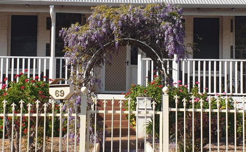 Roseneath Cottage - Kalgoorlie Accommodation 0