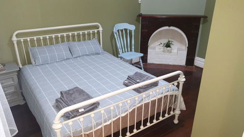 Roseneath Cottage - Kalgoorlie Accommodation 1