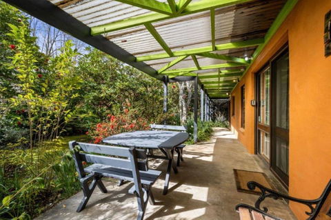Roses On The River - An Absolute River Frontage Cottage - Kalgoorlie Accommodation 2