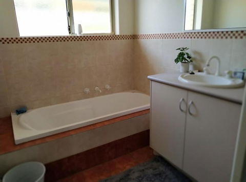 Ross - Kalgoorlie Accommodation 3