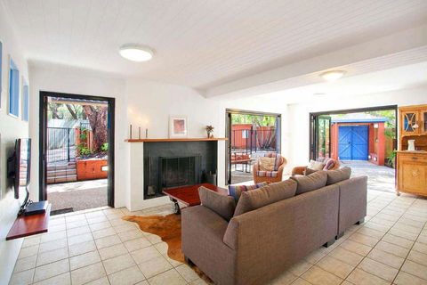 Ross Cres Spacious Private Beach House - Kalgoorlie Accommodation 1