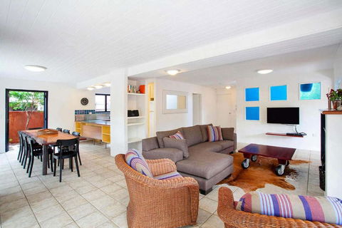 Ross Cres Spacious Private Beach House - Kalgoorlie Accommodation 2