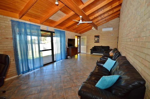 Rossys Retreat - Kalbarri WA - Kalgoorlie Accommodation 0