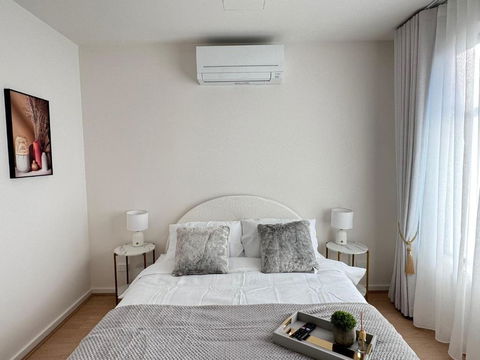 Royalty Living - Kalgoorlie Accommodation 0