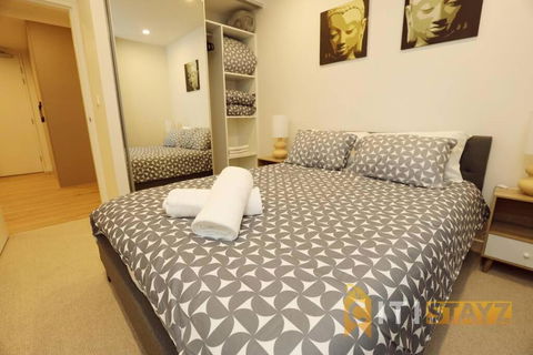 Ruby Red, 1Bd 1Bth Apt - Woden CBD - Kalgoorlie Accommodation 1