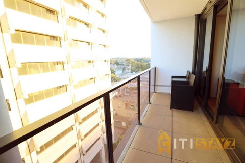 Ruby Red, 1Bd 1Bth Apt - Woden CBD - Kalgoorlie Accommodation 2
