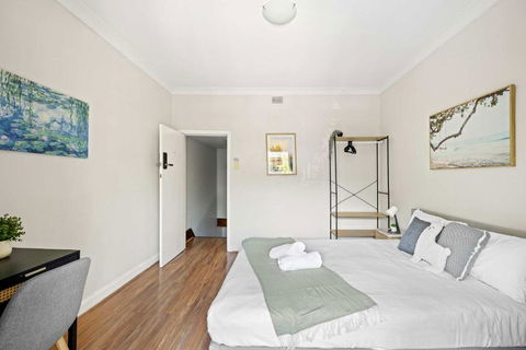 Rustic Queen Room In Glebe - Next To USYD - Shared Bathroom - Kalgoorlie Accommodation 0