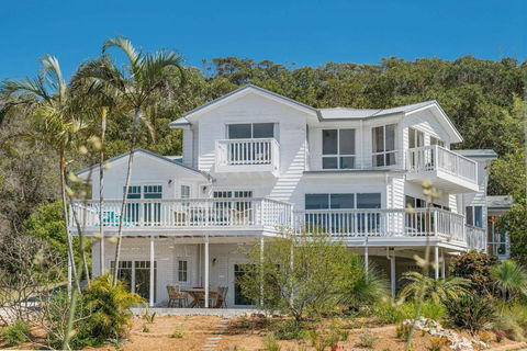 Salt Spray - Kalgoorlie Accommodation 0