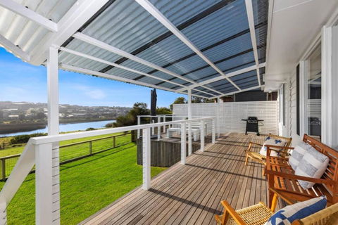 SALTWATER HOUSE - Opposite The Beach And Views Over The Lake! - Kalgoorlie Accommodation 1
