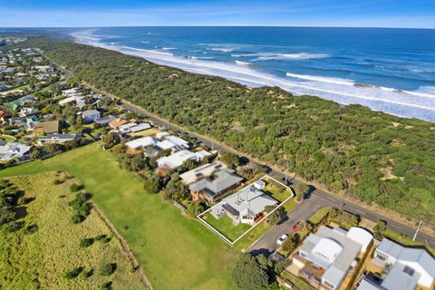SALTWATER HOUSE - Opposite The Beach And Views Over The Lake! - Kalgoorlie Accommodation 0