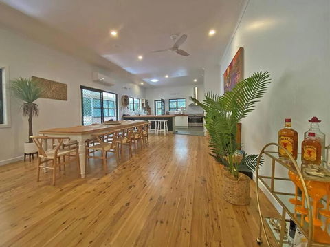 Salty Beach - Kalgoorlie Accommodation 1