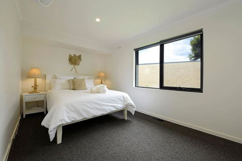 Salty Escape - Kalgoorlie Accommodation 3