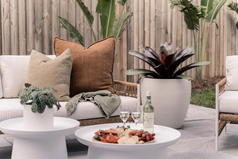 SALTY PALMS On HENLEY -THREE - Kalgoorlie Accommodation 1