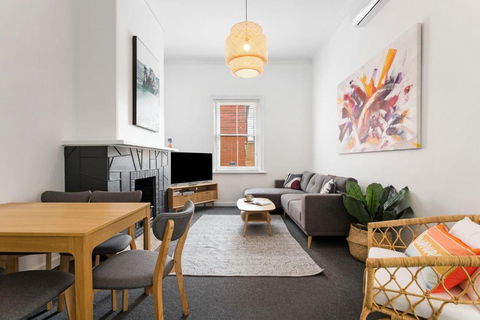 Salty Pines - 3BR House Glenelg South - Kalgoorlie Accommodation 0