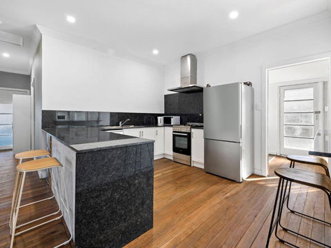 Salty Sea Cottage - Kalgoorlie Accommodation 1