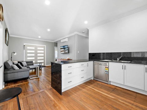 Salty Sea Cottage - Kalgoorlie Accommodation 3