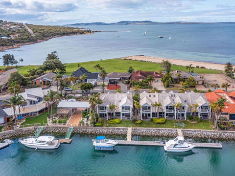 Salty Views - Kalgoorlie Accommodation 1