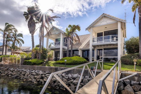 Salty Views - Kalgoorlie Accommodation 0