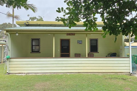 SALTYS AMITY POINT - Kalgoorlie Accommodation 0