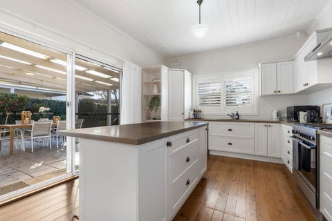 Sampson Cottage - Historic Charm - Kalgoorlie Accommodation 2