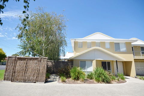 Sandpiper 10 - Close To Town And Beach - Kalgoorlie Accommodation 0
