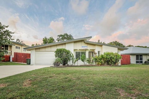 Sandy Burrows - Kalgoorlie Accommodation 3