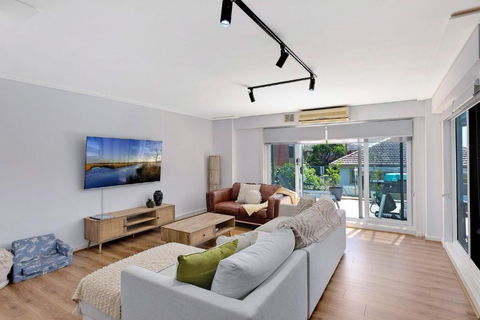 Sandy Cove Apartment The Entrance 8 - Kalgoorlie Accommodation 1