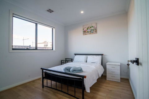 Serene Truganina Family Retreat - Kalgoorlie Accommodation 2