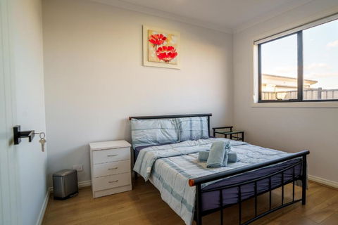 Serene Truganina Family Retreat - Kalgoorlie Accommodation 3