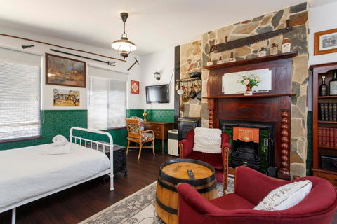 Settlers Cottage - Kalgoorlie Accommodation 3