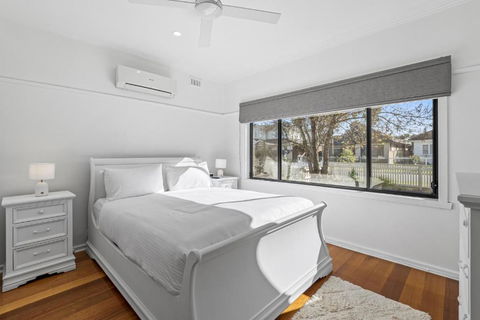 Spacious 3-Bed With Outdoor Dining Near Airport - Kalgoorlie Accommodation 1