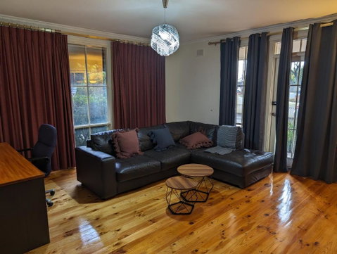 Spacious, Modern & Stylish Vacation Home - Kalgoorlie Accommodation 1
