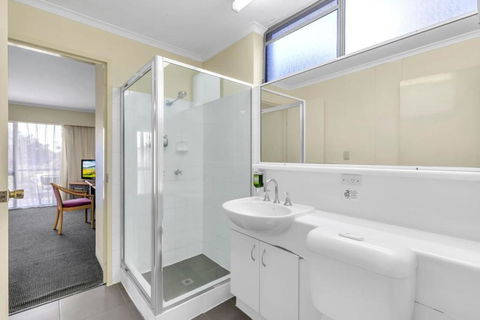 Spacious Room Ideal For Biz And Leisure - Kalgoorlie Accommodation 1