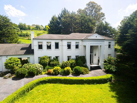 StayAU Expansive 7BR Villa Scenic Warrandyte - Kalgoorlie Accommodation 1