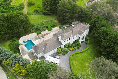 StayAU Expansive 7BR Villa Scenic Warrandyte - Kalgoorlie Accommodation 0