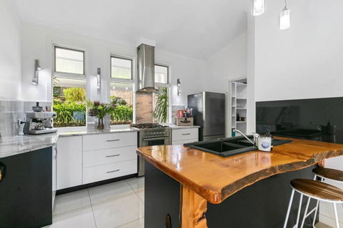 Sunset Estate In Mount Osmond - Kalgoorlie Accommodation 2