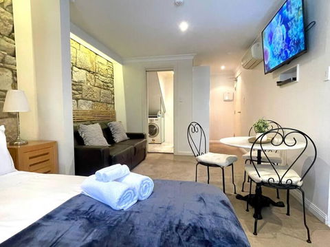 Sydney Escape - Pyrmont Stylish Studio Apartment - Kalgoorlie Accommodation 0