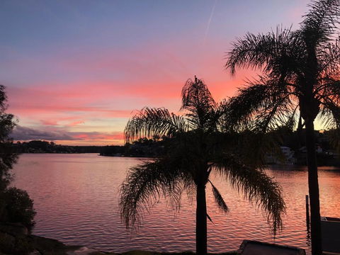 Sydney 5 Bedrooms Water Front House - Kalgoorlie Accommodation 0