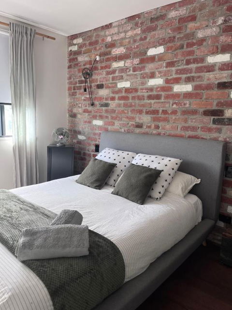 T H E L O F T - Stunning Private Apartment - Kalgoorlie Accommodation 3