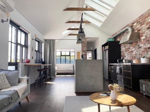 T H E L O F T - Stunning Private Apartment - Kalgoorlie Accommodation 2