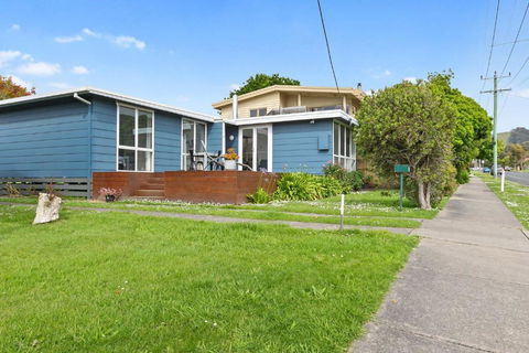 The Blue House - Kalgoorlie Accommodation 1