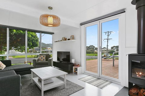 The Blue House - Kalgoorlie Accommodation 3