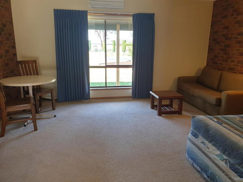 The Finley Palm Motor Inn - Kalgoorlie Accommodation 3