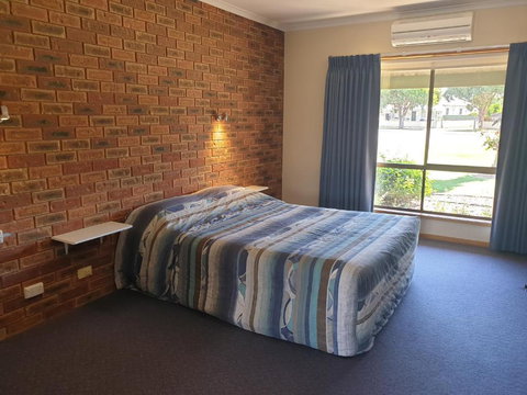 The Finley Palm Motor Inn - Kalgoorlie Accommodation 0
