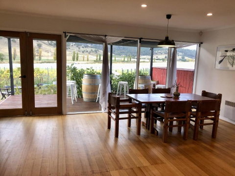 The Harvest, Ese Vineyard Cottage - Kalgoorlie Accommodation 3