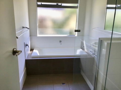 Beachwood House - Broadwater - Kalgoorlie Accommodation 3