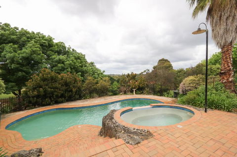 Beautiful Resort Retreat Villa In The Yarra Valley - Entertainer's Delight - Kalgoorlie Accommodation 3