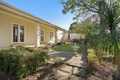 Bella House - Kalgoorlie Accommodation 3